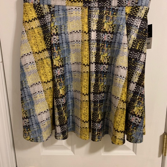 RUNWAY- 3/4 SLEEVE TOP (Matching bottom in closet) - Picture 3 of 5